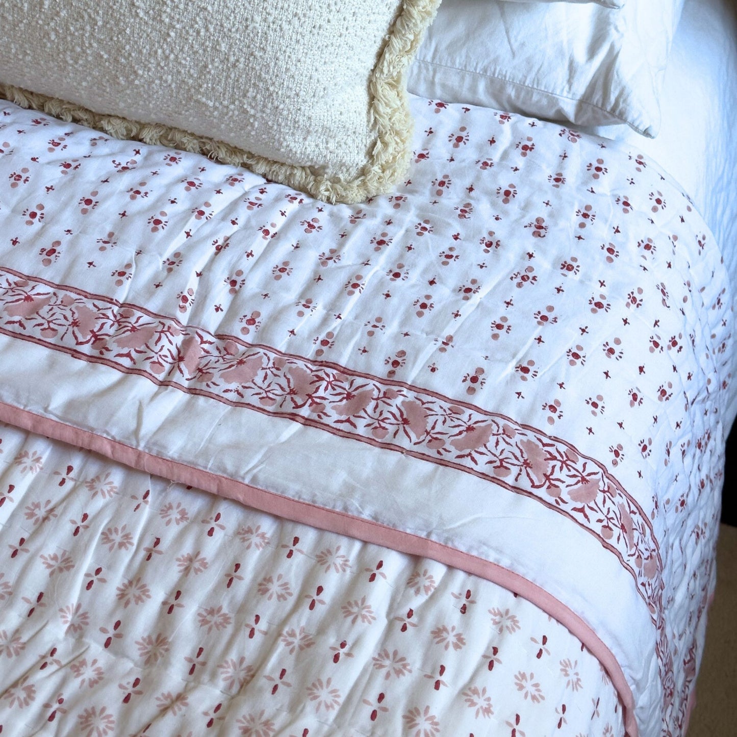 King/Double Clavel Pink Red Quilt