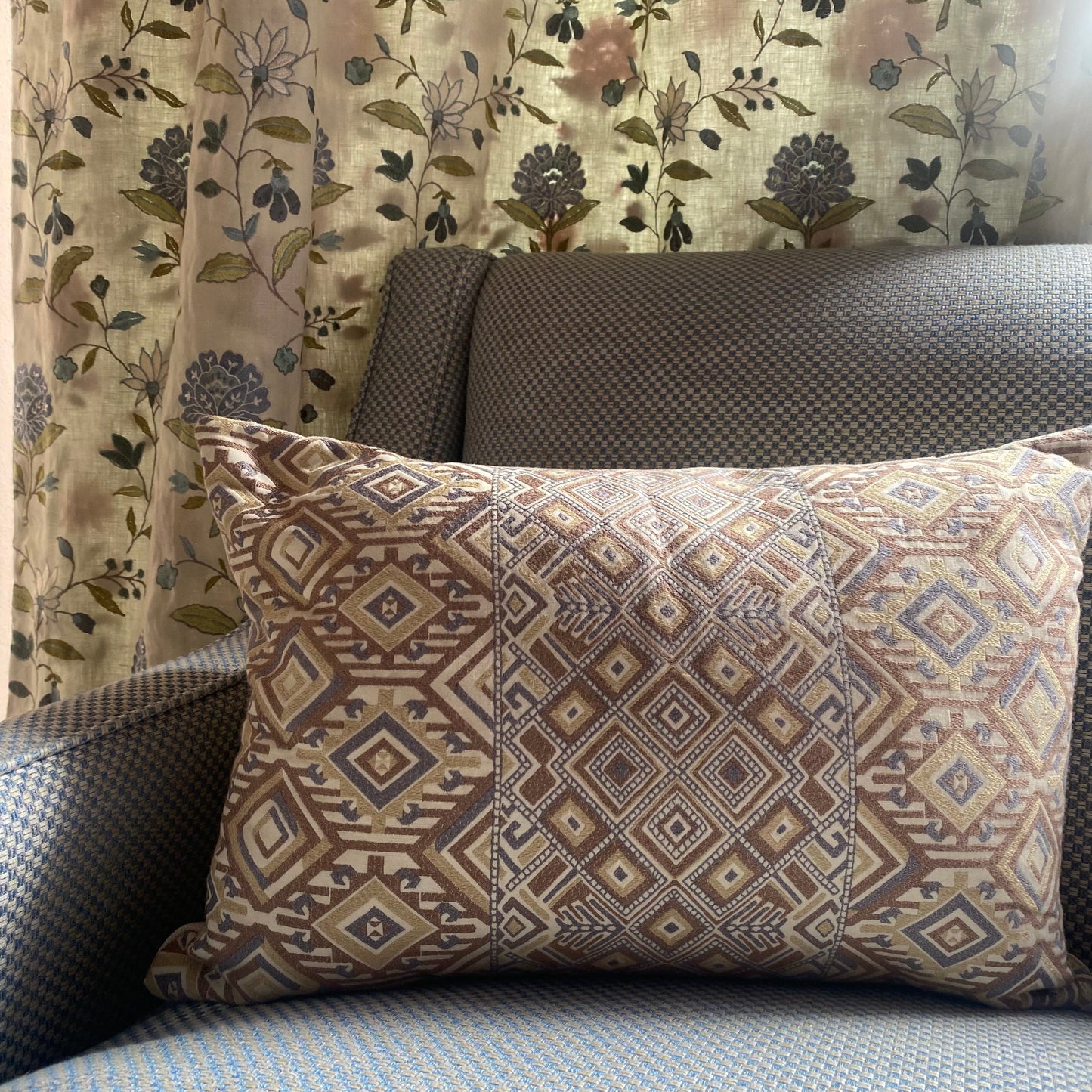 Nahuala Oblong Cushion Silver