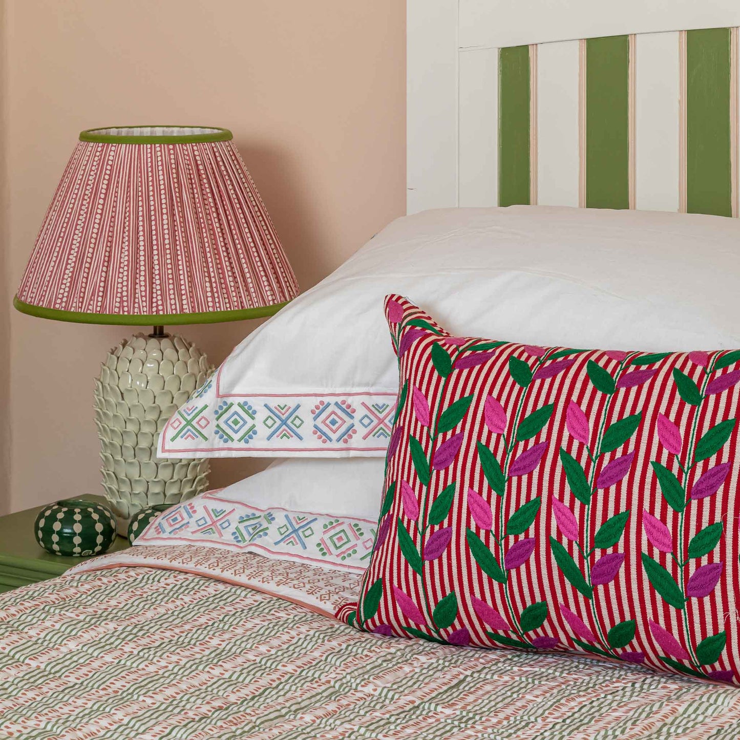 Set of 2 Tamahu Pillowcases Pink Blue Green